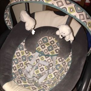 Infant swing like new Smoke and pet free home